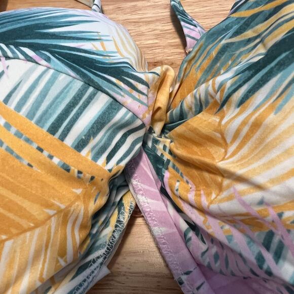 Shade & Shore Women's Palm Print Twist Front Bikini Top - Size 32C - NWT - Picture 7 of 8
